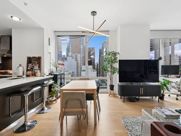 247 West 46th Street 2204, New York NY 10036