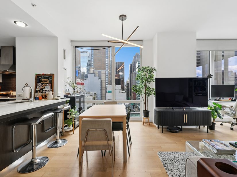 247 West 46th Street 2204, New York NY 10036