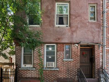 464 East New York Avenue