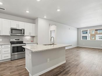 480 E Fremont Place