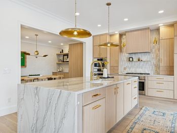 2552 E Alameda Avenue