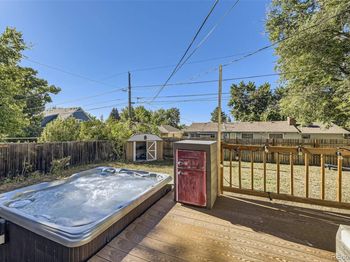 6718 W 70th Place