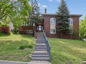 51 Anderson Avenue