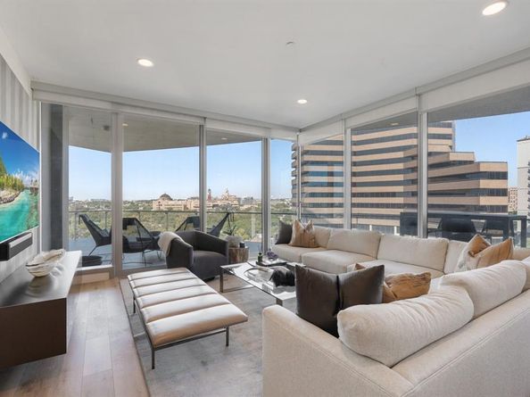 3130 N Harwood Street  804, Dallas Texas 75201