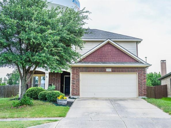 1929  Frosted Willow Lane , Fort Worth Texas 76177