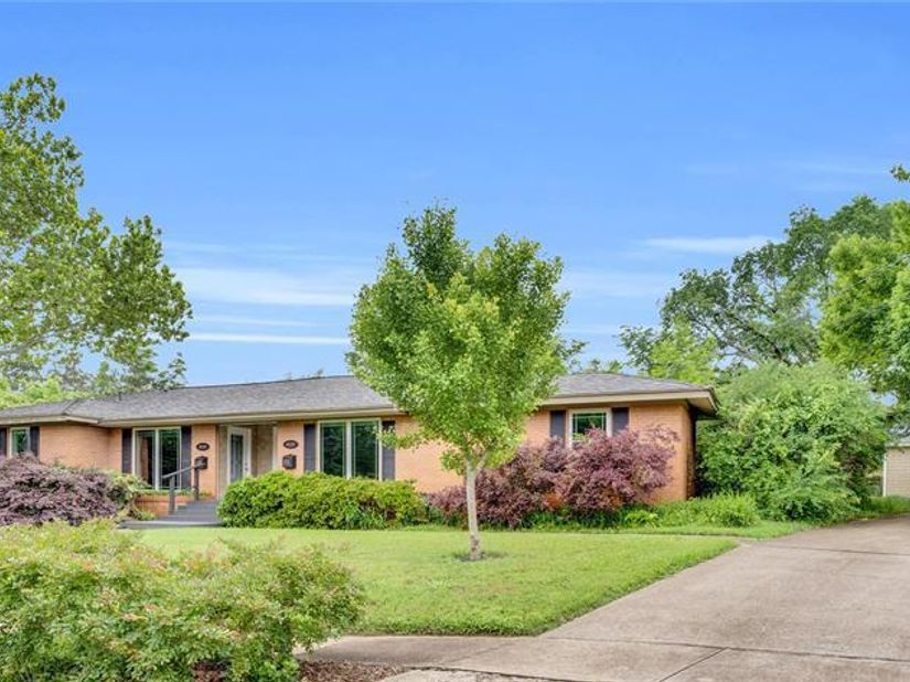 9528  Ash Creek Drive , Dallas Texas 75228