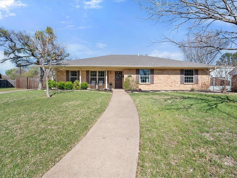 1415  Moss Rose Circle , Irving Texas 75061