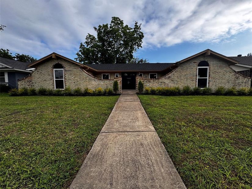 1826  Melrose Street , Garland Texas 75042