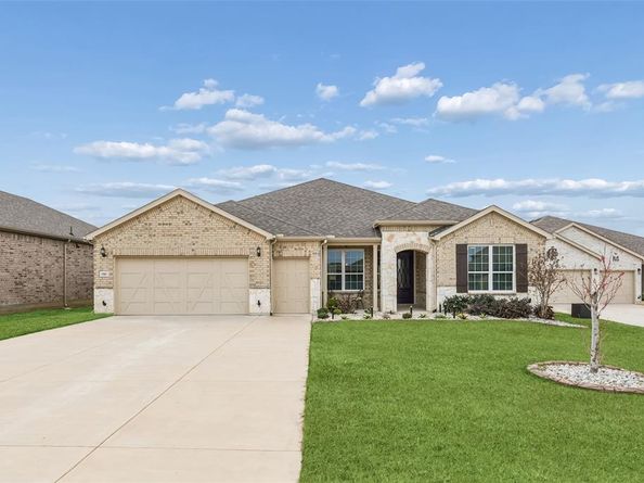 916  Firework Drive , Aubrey Texas 76227