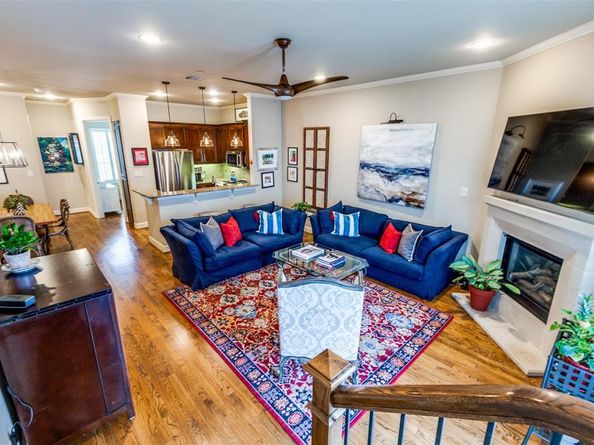 7333  Valley View Lane  304, Dallas Texas 75240