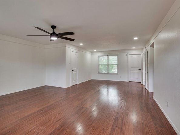 6620  Eastridge Drive  219, Dallas Texas 75231