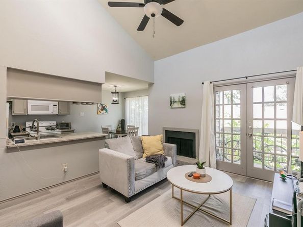 5750  Phoenix Drive  22, Dallas Texas 75231