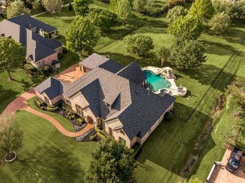 2901  LAKEVIEW Drive 