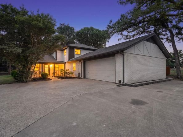 150 S Woodland Trail , Double Oak Texas 75077