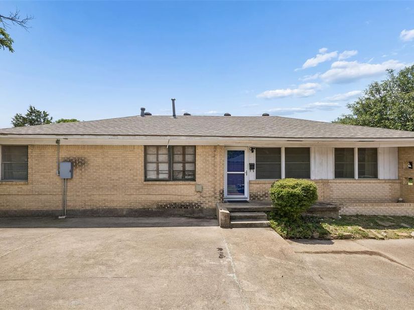 3040  June Drive , Dallas Texas 75211