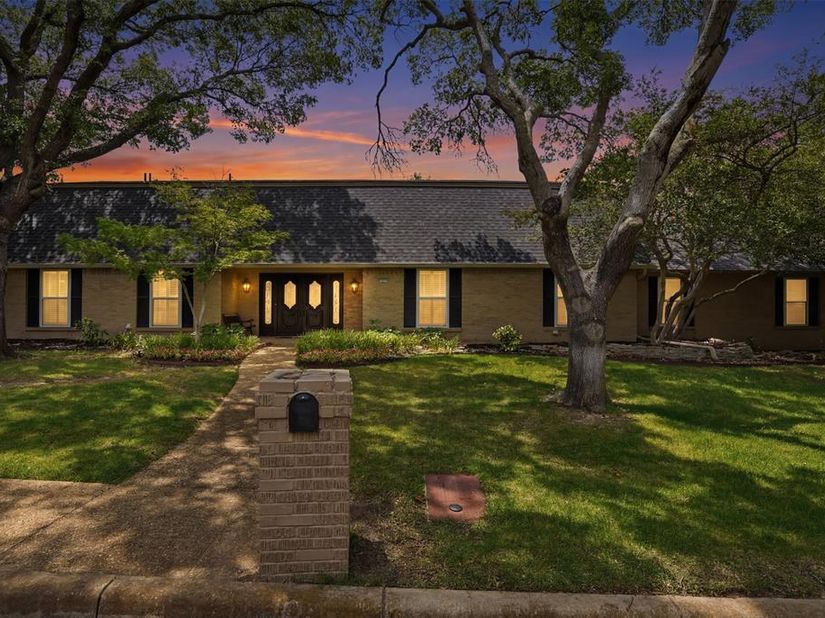 3812  Lands End Street , Fort Worth Texas 76109