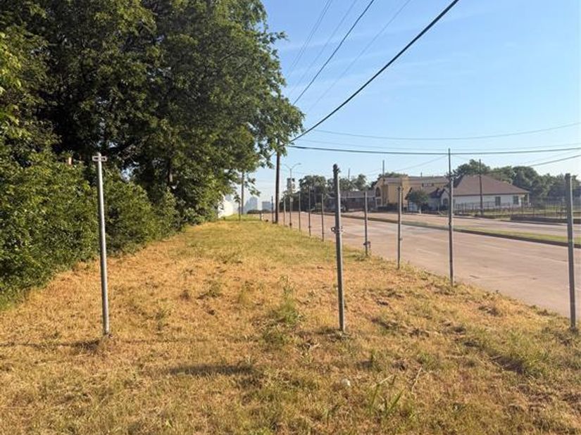 1535  Padgitt Avenue , Dallas Texas 75203