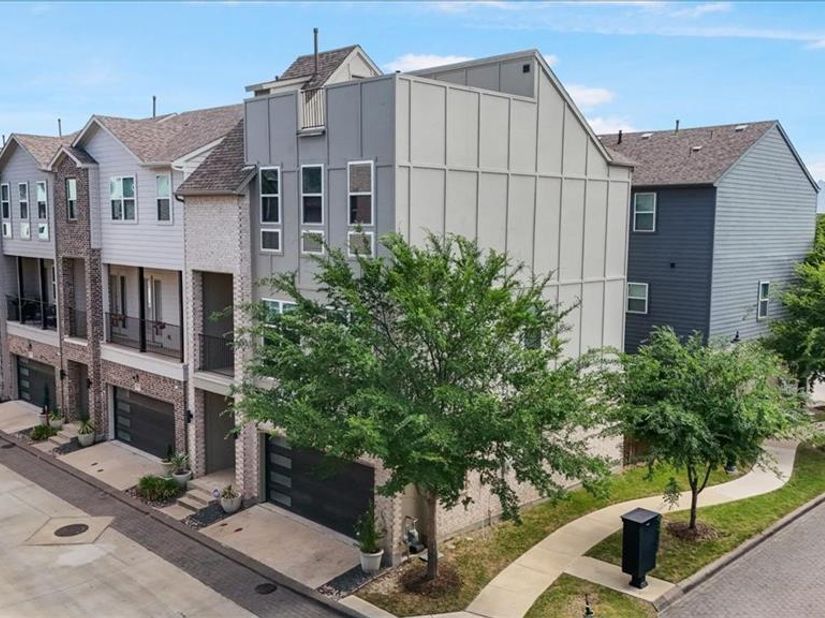 2506  El Camino Lane , Dallas Texas 75212