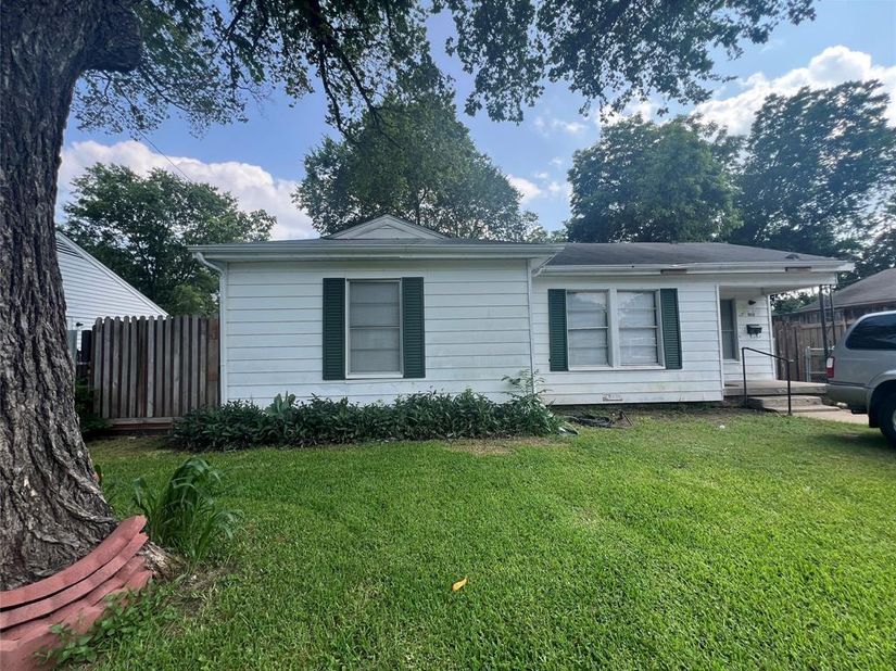 8810  Eldon Drive , Dallas Texas 75217