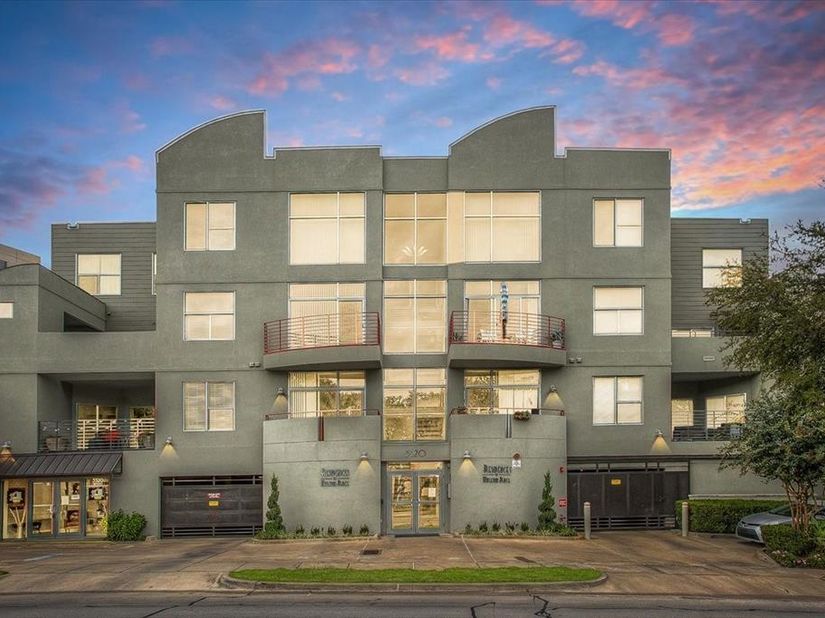 3333  Darcy Street  2102, Fort Worth Texas 76107
