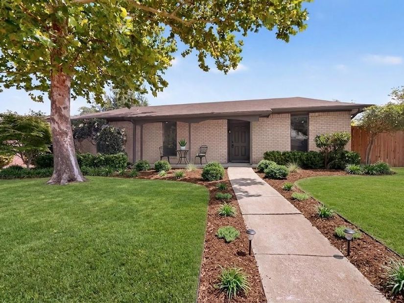 2938  Churchill Way , Garland Texas 75044