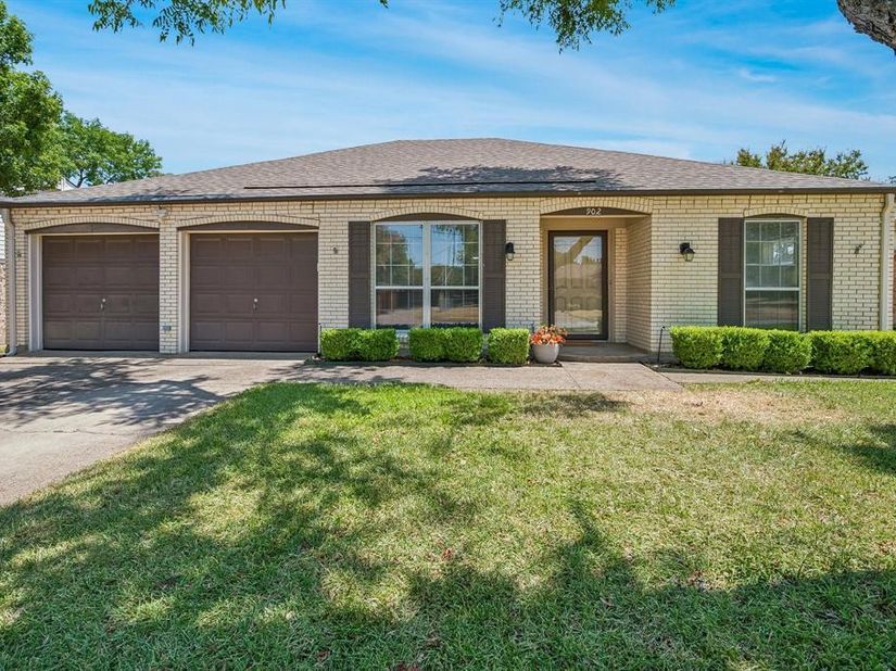 902 N Lindale Lane , Richardson Texas 75080