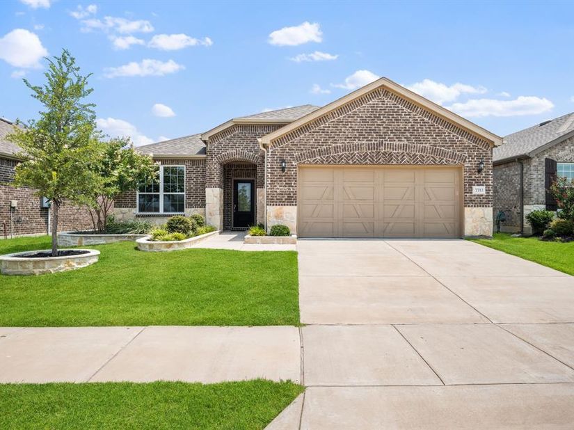 7712  Monument Drive , Little Elm Texas 76227