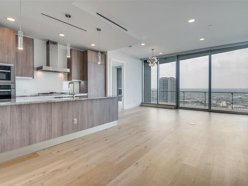 3130 N Harwood Street  1802, Dallas Texas 75201