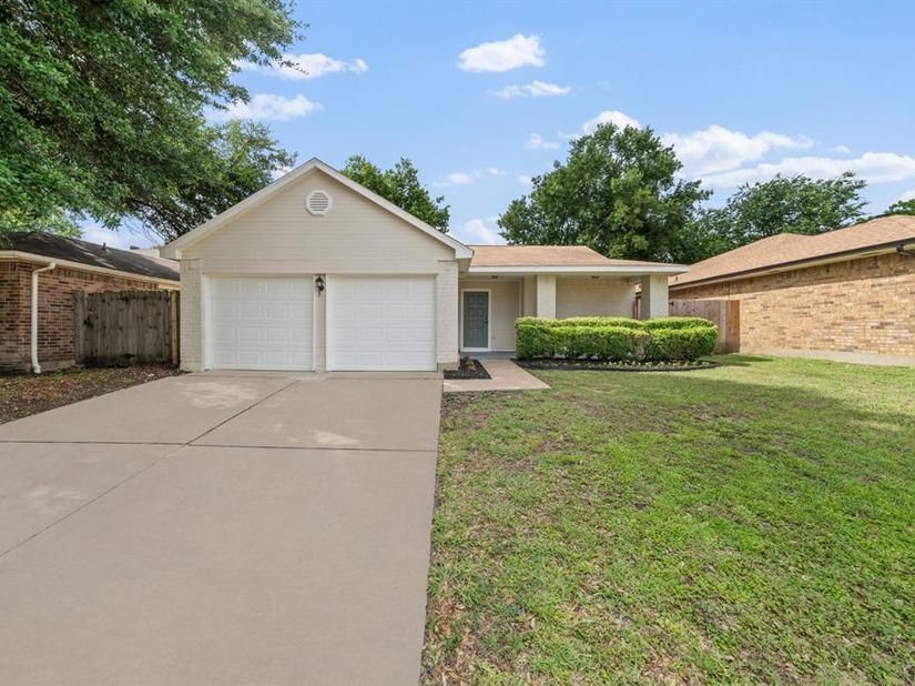 310  Valley Spring Drive , Arlington Texas 76018