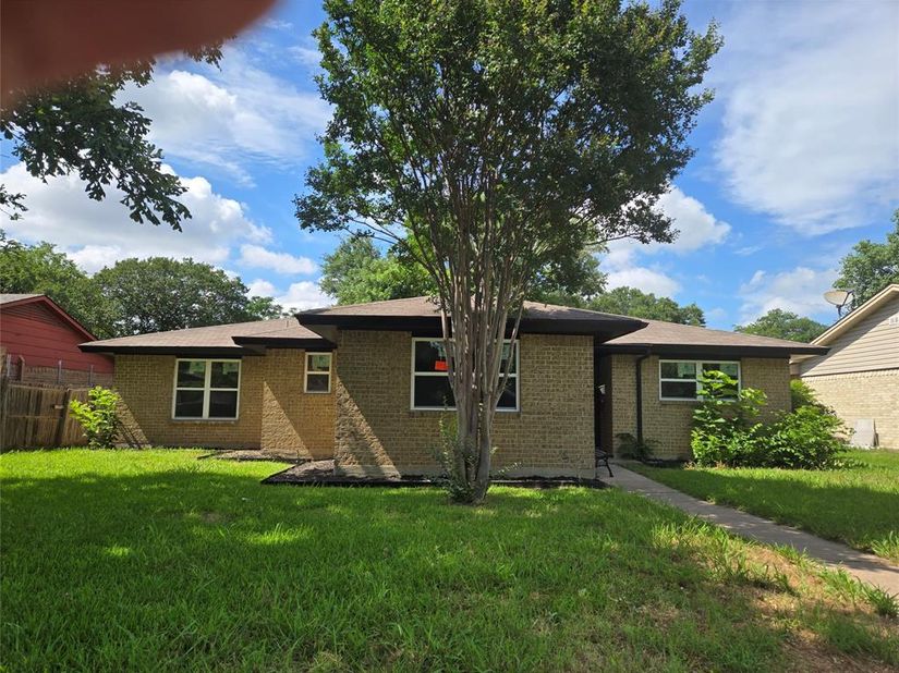 1509  Bowie Street , Garland Texas 75042