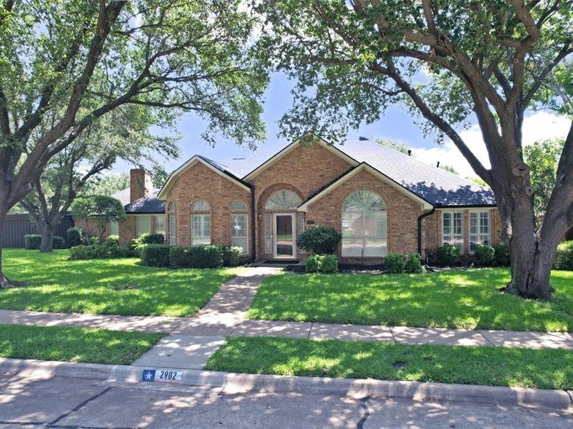 2902  Live Oak Drive , Rowlett Texas 75088