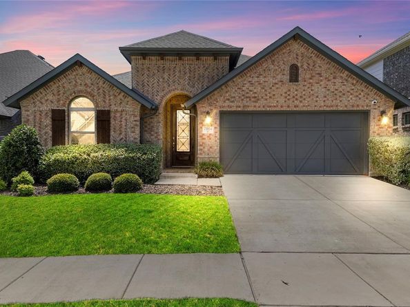 7004  Trailhead Street , Little Elm Texas 76227