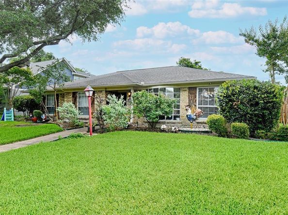 7272  Alto Caro Drive , Dallas Texas 75248