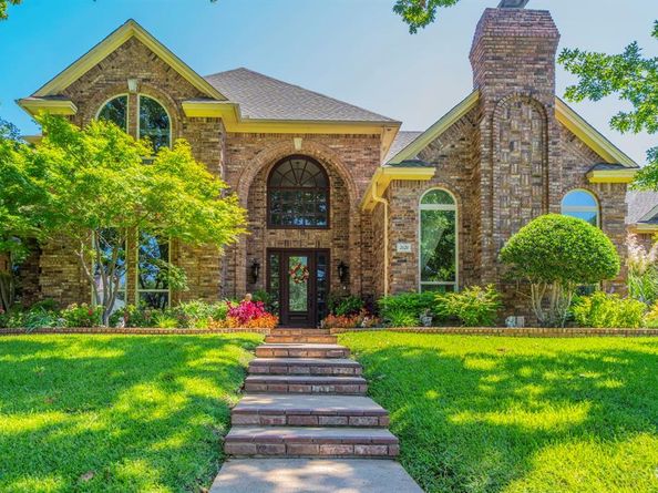 2121  Bay Club Drive , Arlington Texas 76013