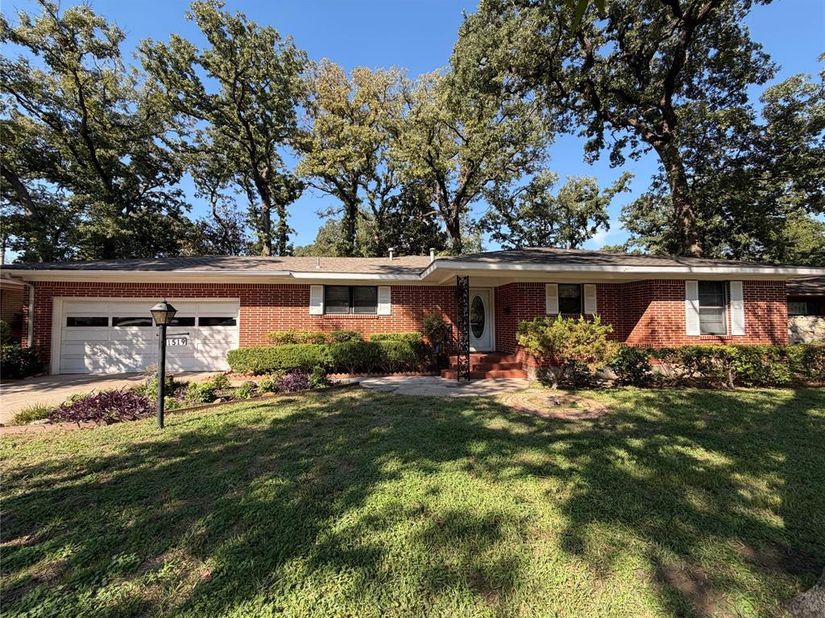 1519  Tulip Drive , Arlington Texas 76013