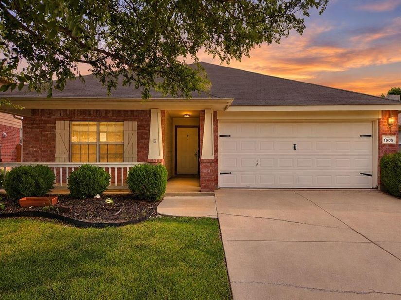 1605  Cardinal Way , Aubrey Texas 76227