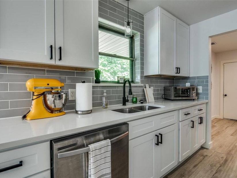 5921  Spring Glen Drive , Dallas Texas 75232