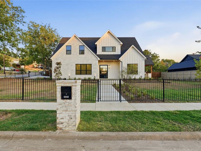5304  Chippewa Drive , Dallas Texas 75212