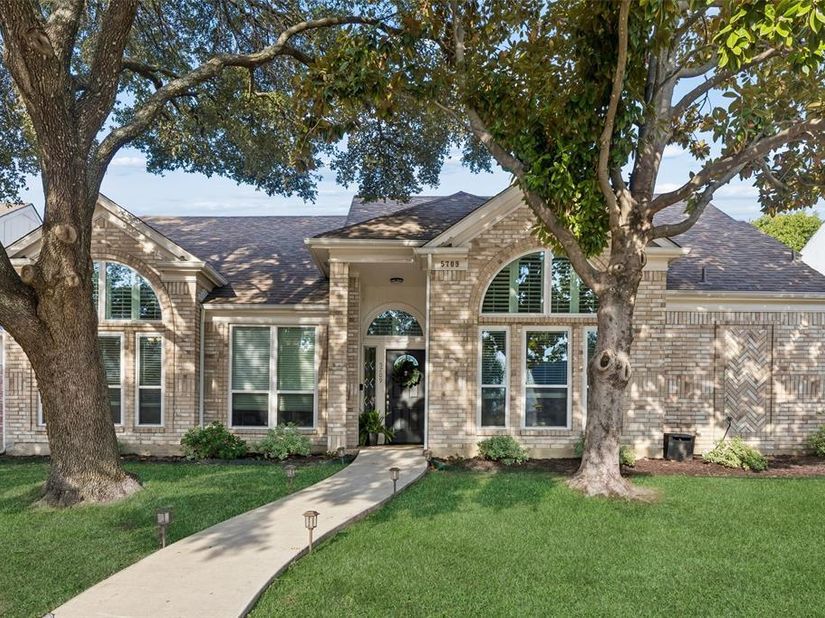 5709  Highgate Lane , Rowlett Texas 75088