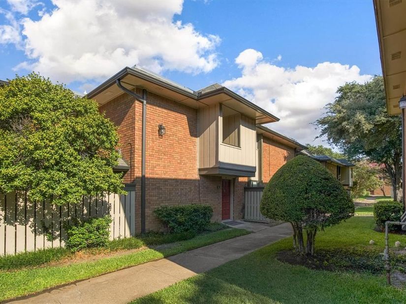 2805  Lineville Drive  105, Farmers Branch Texas 75234