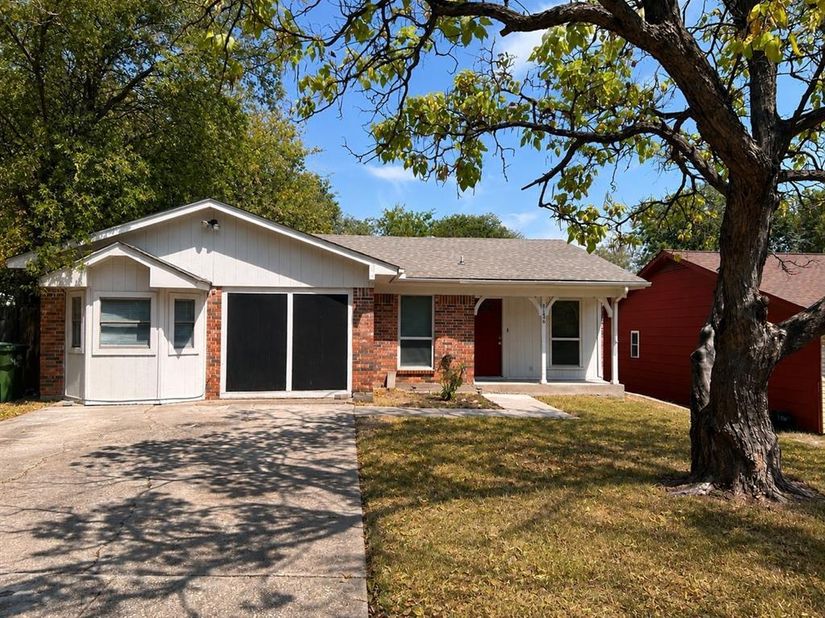 8136  Richard Street , White Settlement Texas 76108