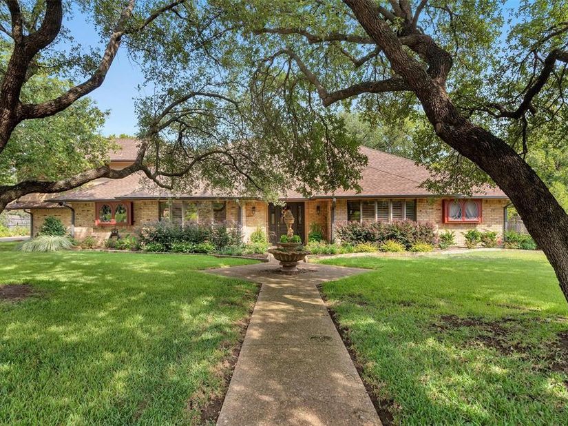 7605  Willowood Court , Fort Worth Texas 76112