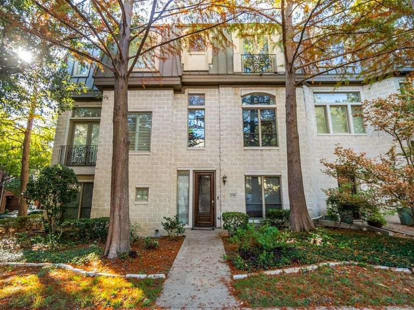 2716  Hibernia Street , Dallas Texas 75204