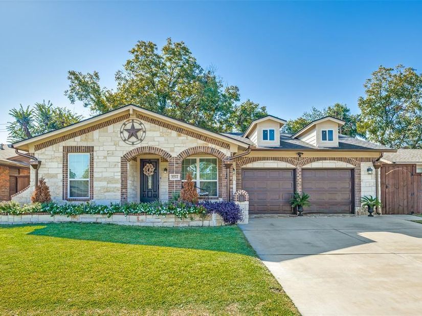 1522  Carroll Drive , Garland Texas 75041