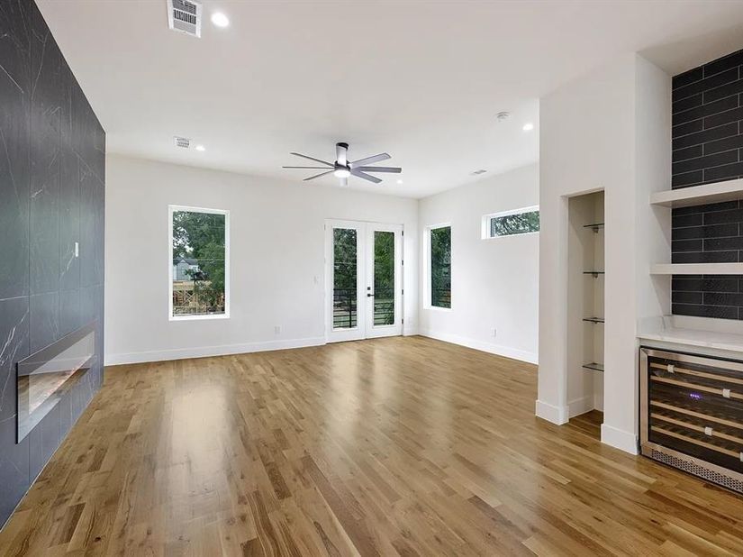 1120  Muncie Avenue , Dallas Texas 75212