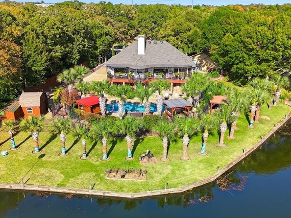 2910  Lakeshore Court , Arlington Texas 76013