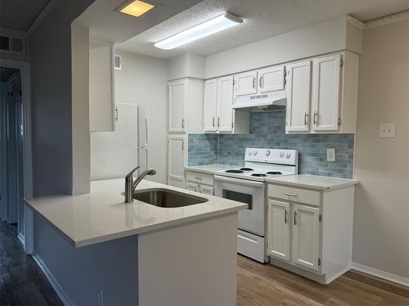 3624  Parkridge Drive  214, Dallas Texas 75234