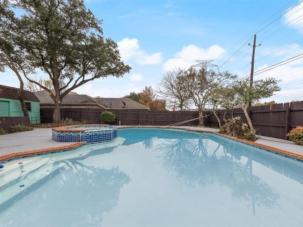 1040  Eagle Drive , DeSoto Texas 75115