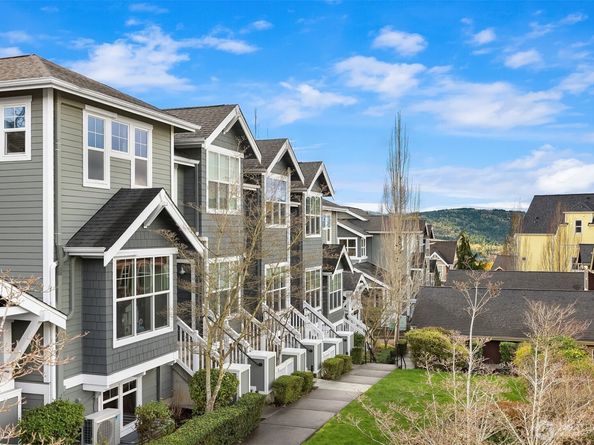 1848 NE Kenyon Court, Issaquah WA 98029