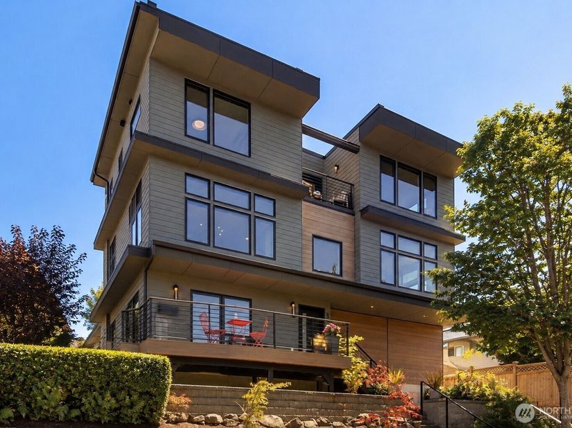 3240 32nd Avenue W, Seattle WA 98199
